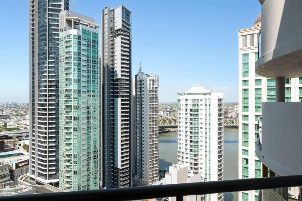Apartment Riverview 2b2b In Cbd W/parking, Pool, Gym Brisbane